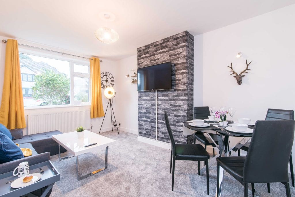 2 Bedrooms (4 Beds), 1 Bath – Coventry, West Midlands, England, UK