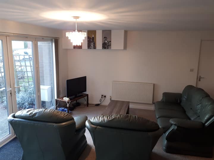 1 Bedroom, 1 Bathroom – Crawley