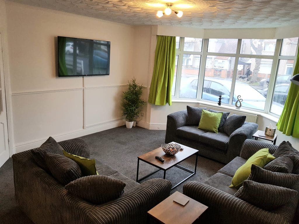 3 Bedroom (7 Beds), 2 Bathroom House – Coventry, West Midlands, England, UK.
