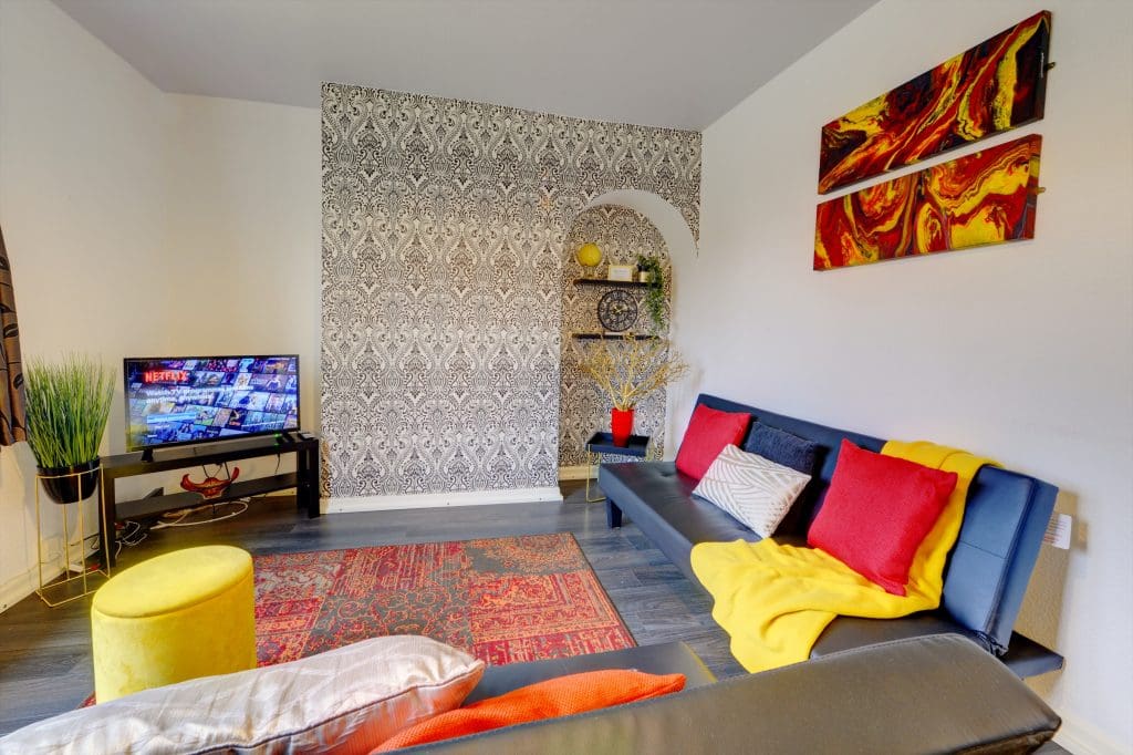 3 Bedroom (5 Beds), 1.5 Bathroom House – Coventry, West Midlands, England, UK.