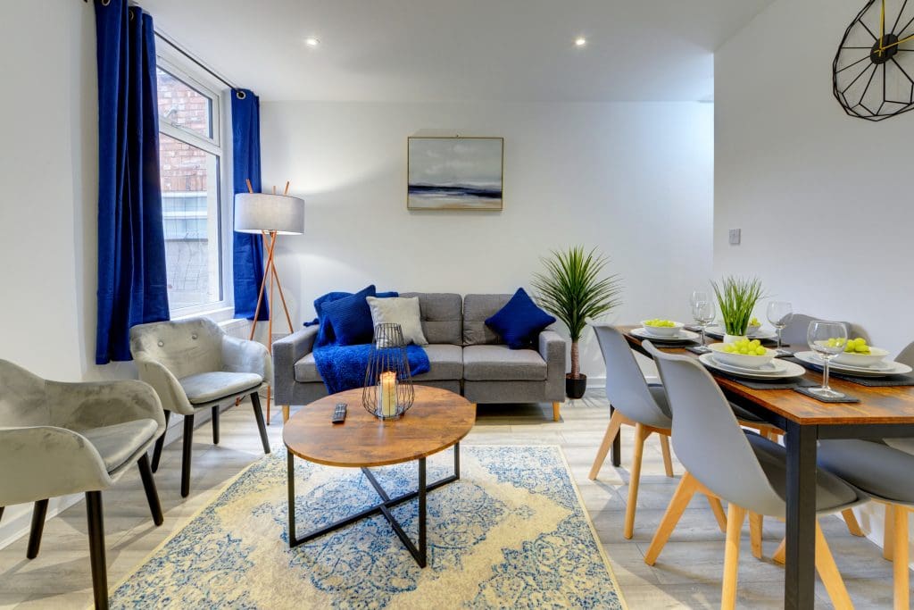5 Bedroom (7 Beds), 5 Bathroom House – Coventry, West Midlands, England, UK