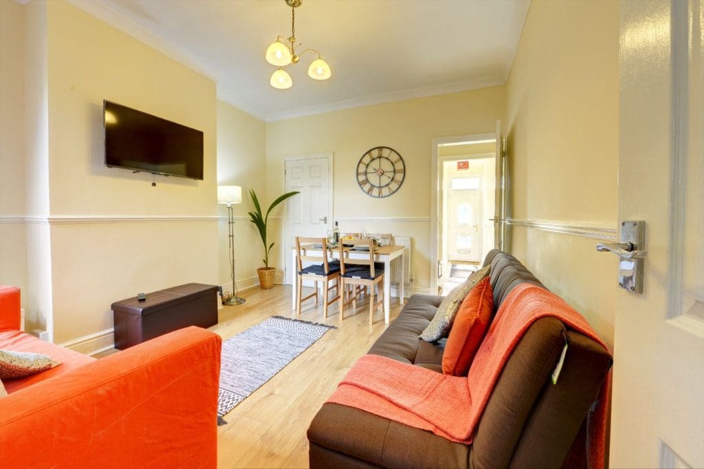 3 Bedroom, 1 Bathroom House – Coventry, West Midlands, England, UK.