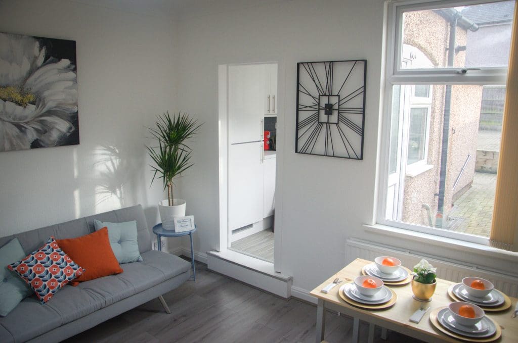 4 Bedroom, 1 Bathroom House – Coventry, West Midlands, England, UK