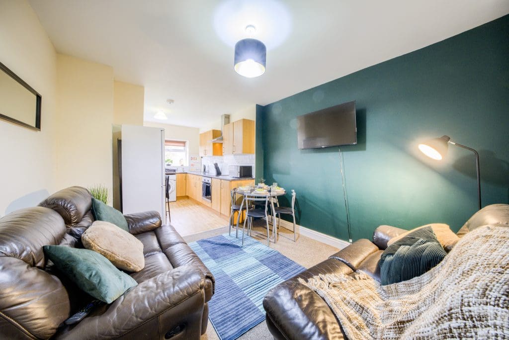 5 Bedroom (7 Beds), 2 Bathroom House – Coventry, West Midlands, England, UK.