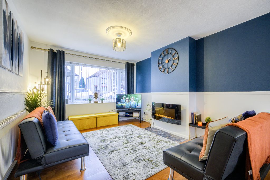 3 Bedroom (5 Beds), 1 Bathroom House – Coventry, West Midlands, England, UK