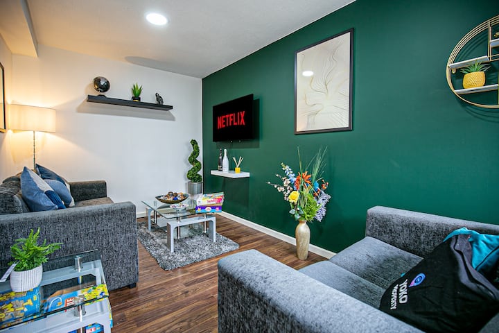 6 Bedroom (10 Beds), 2 Bathroom House – Milton Keynes, Buckinghamshire, England, UK