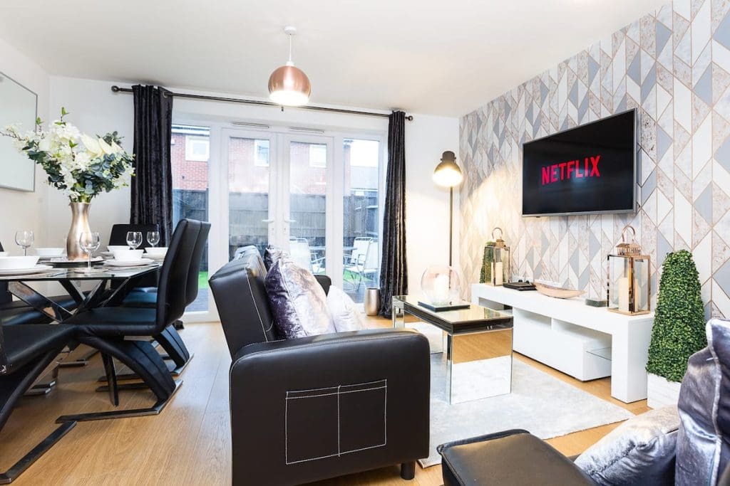 3 Bedroom (6 Beds), 3 Bathroom House – Milton Keynes, Buckinghamshire, England, UK