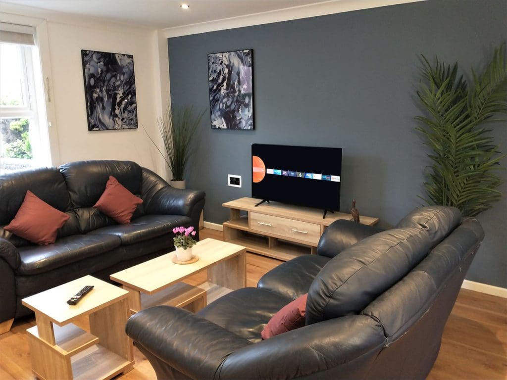 2 Bedroom (3 Beds), 1 Bathroom House – Chichester, West Sussex, UK