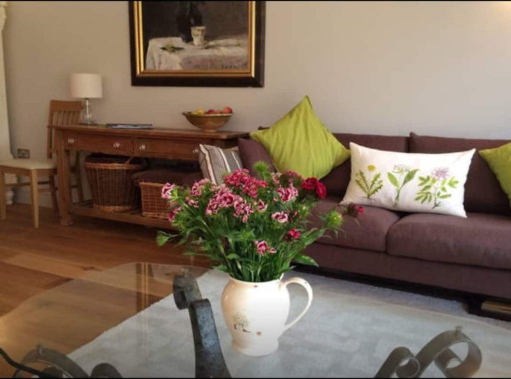 4 Bedroom (5 Beds) , 2 Bathroom House – Chichester, West Sussex, England, UK