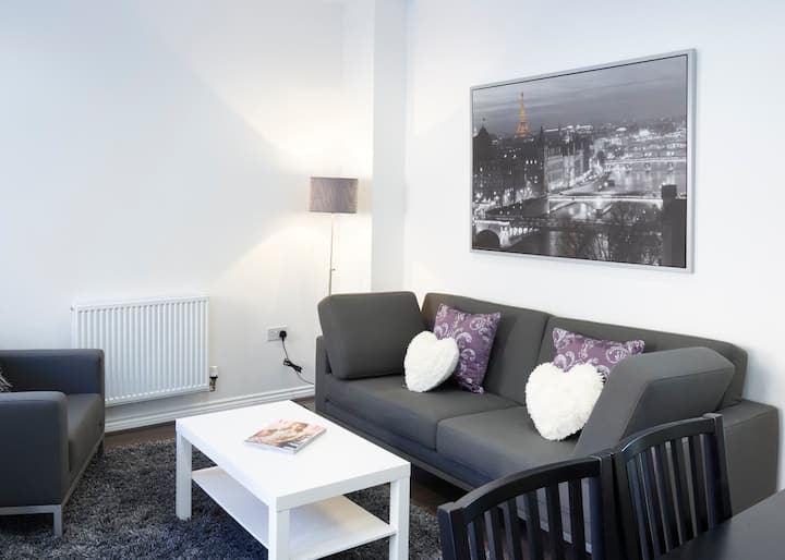 4 Bedroom (8 Beds), 3 Bathroom House – Milton Keynes, Buckinghamshire, England, UK
