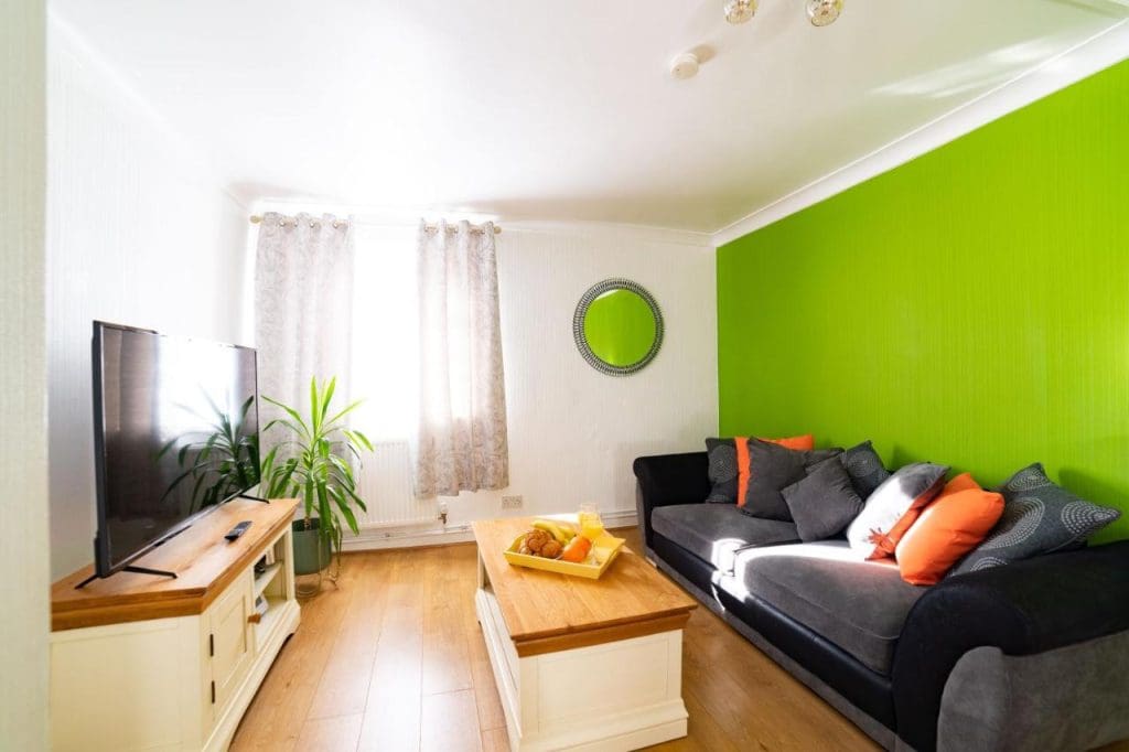3 Bedroom (4 Beds), 1 Bathroom Apartment – Swansea, Wales, UK