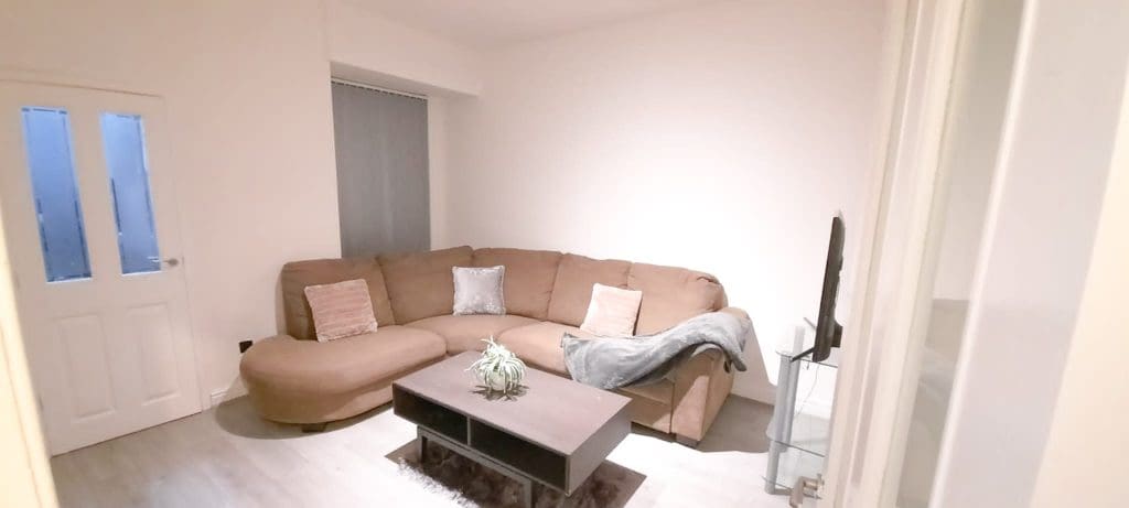 4 Bedroom (6 Beds), 1.5 Bathroom House – Manchester, Greater Manchester, England, UK