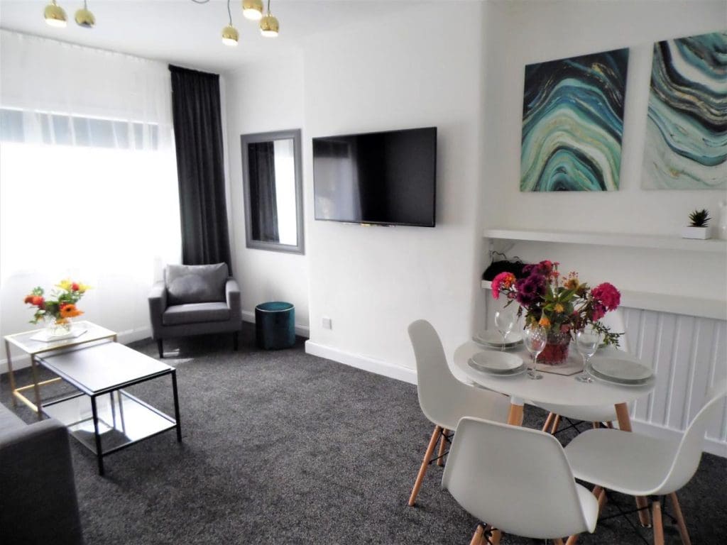 2 Bedroom (4 Beds), 1 Bathroom Apartment – Glasgow, Scotland, UK