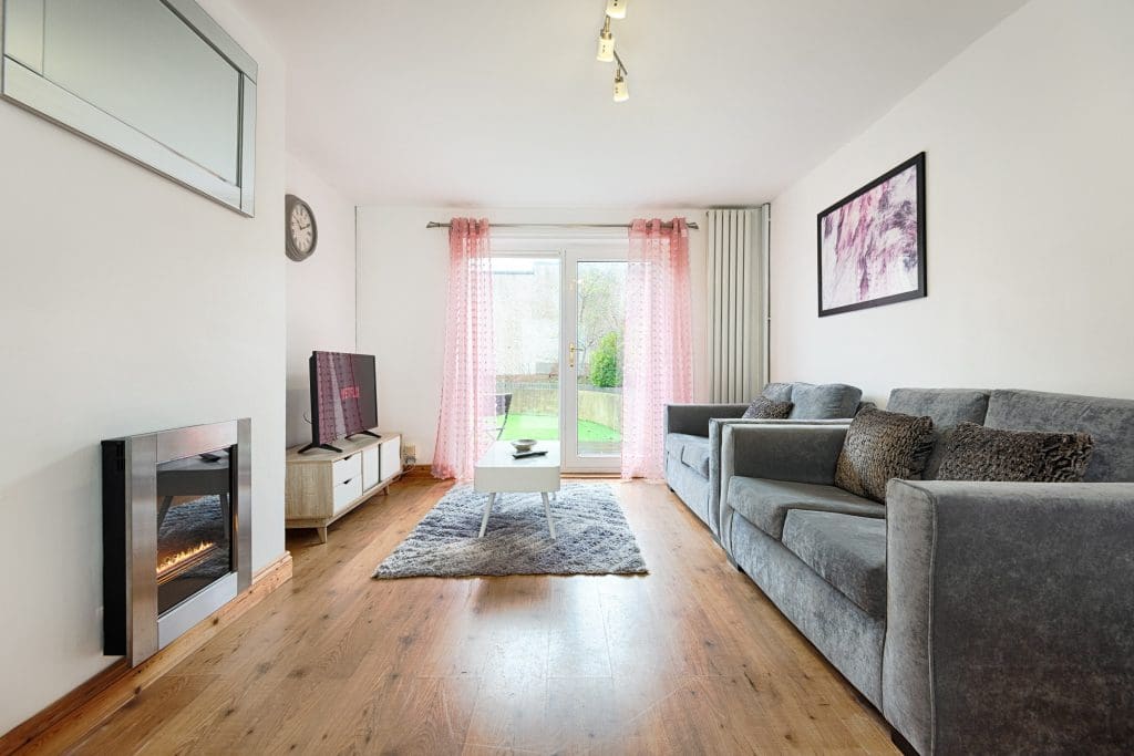 3 Bedroom (5 Beds), 1 Bathroom House – Swansea, Wales, UK