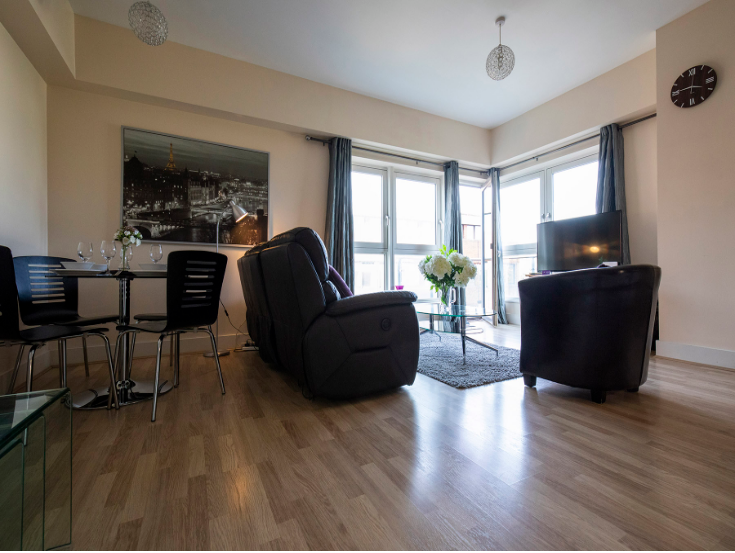 2 Bedroom (3 Beds), 1 Bathroom Apartment – Basingstoke, Hampshire, England, UK