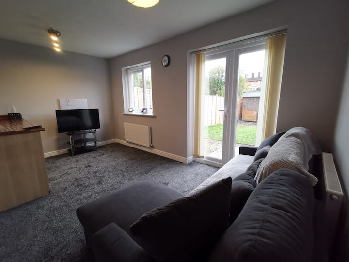 4 Bedroom, 2 Bathroom House – Tipton, West Midlands, England, UK