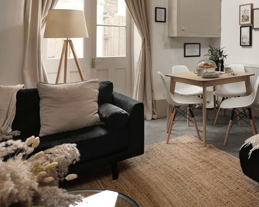 2 Bedroom (4 Beds), 1 Bathroom House Located In Plymouth, Devon, England, UK