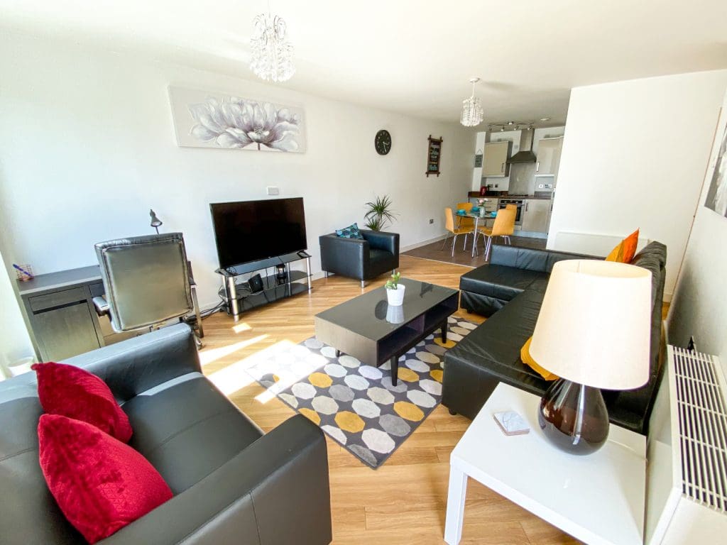2 Bedroom (4 Beds), 1 Bathroom Apartment – Milton Keynes, Buckinghamshire, England, UK