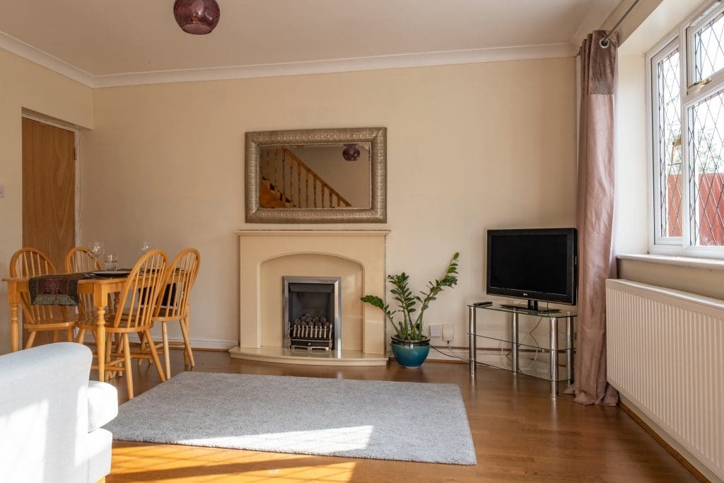 2 Bedroom (3 Beds), 1 Bathroom Annexe – Wolverhampton, West Midlands, England, UK