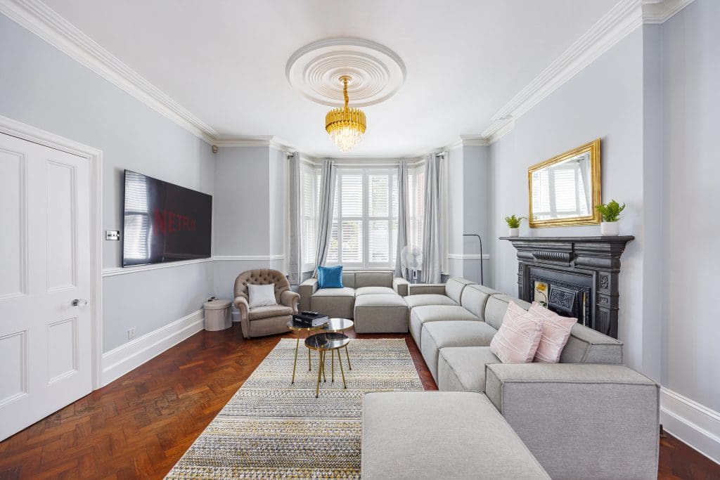 Six bedroom (6 beds) house in Acton, Greater London, England