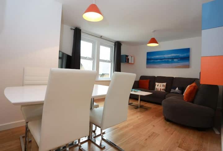 2 Bedroom (3 Beds), 2 Bath – Bournemouth, Dorset, England, UK