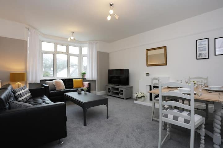 2 Bedroom (3 Beds), 1.5 Bath – Bournemouth, Dorset, England, UK