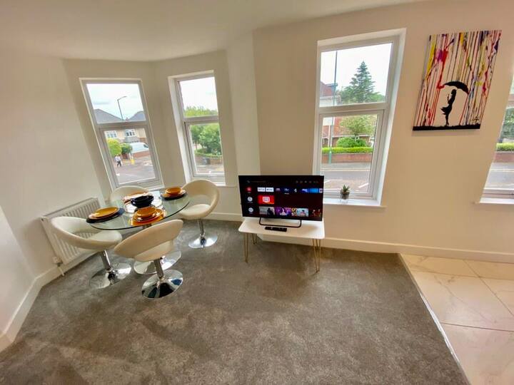 2 Bedroom (4 Beds), 1 Bath – Bournemouth, Dorset, England, UK