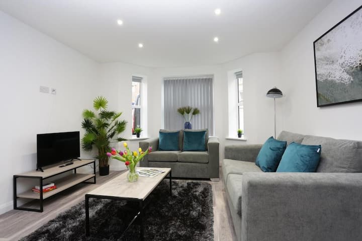 2 Bedroom (4 Beds), 1 Bath – Bournemouth, Dorset, England, UK