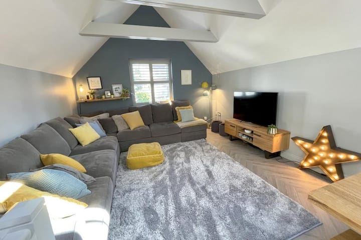 2 Bedroom (3 Beds), 1.5 Bath – Bournemouth, Dorset, England, UK