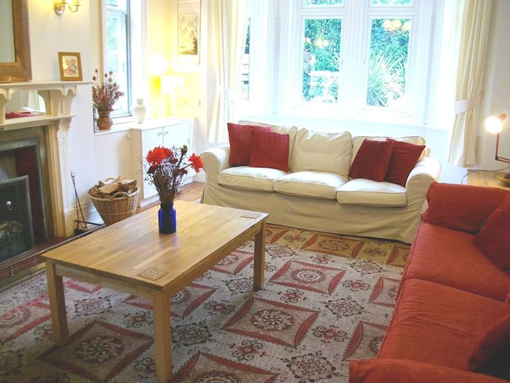 7 Bedroom (13 Beds), 3.5 Bath – Poole, Dorset, England, UK
