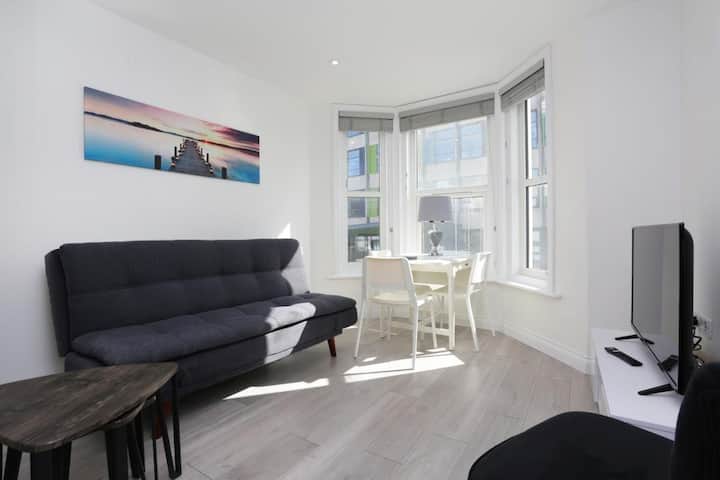 1 Bedroom (2 Beds), 1 Bath – Bournemouth, Dorset, England, UK