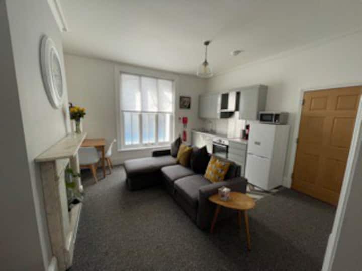 1 Bedroom (2 Beds), 1 Bath – Bournemouth, Dorset, England, UK