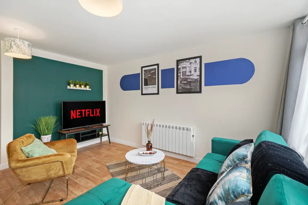 3 Bedroom (5 Beds), 1 Bathroom Apartment Located In Southampton, Hampshire, England, UK