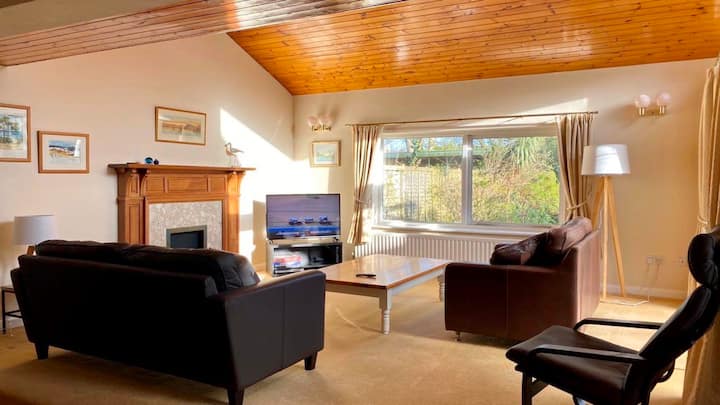 4 Bedroom (4 Beds), 2.5 Bath – Christchurch, Dorset, England, UK