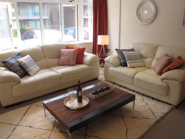2 Bedroom (3 Beds), 2 Bath – Bournemouth, Dorset, England, UK