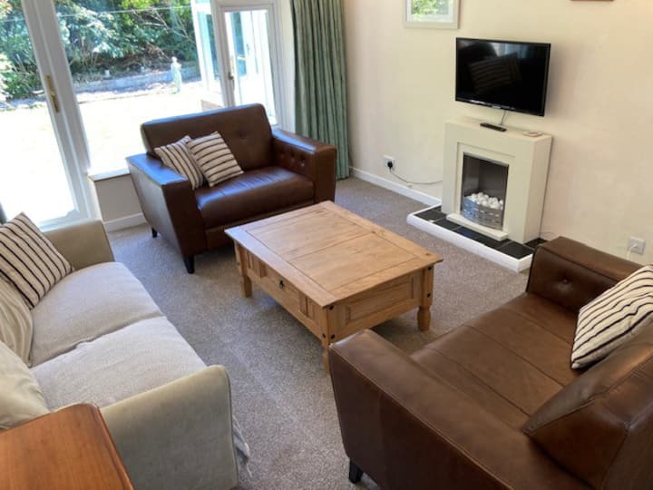 2 Bedroom (3 Beds), 1 Bath – Christchurch, Dorset, England, UK