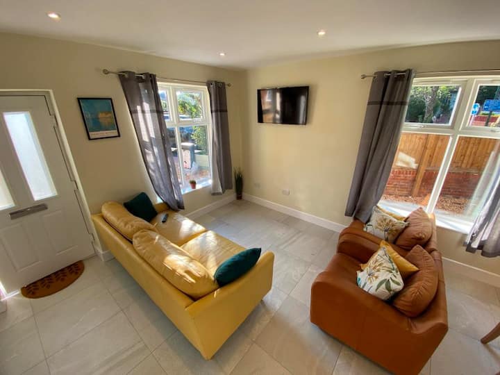 2 Bedroom (5 Beds), 1 Bath – Bournemouth, Dorset, England, UK