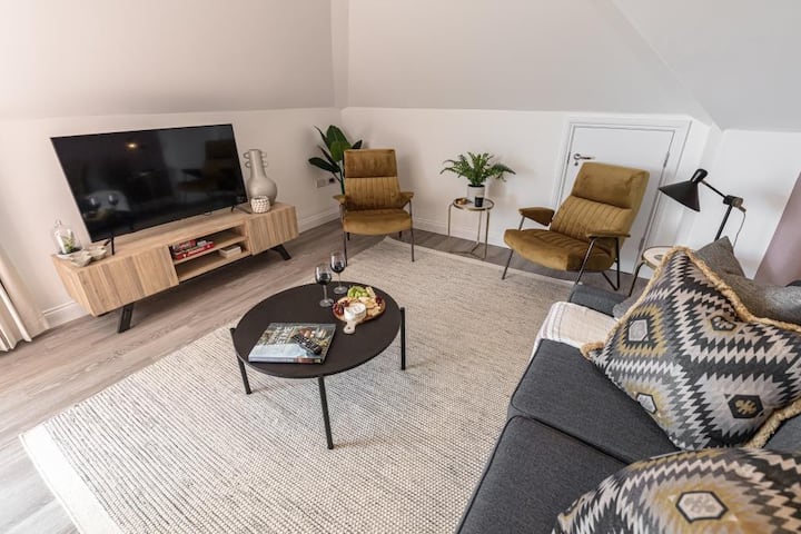 2 Bedroom (4 Beds), 2 Bath – Bournemouth, Dorset, England, UK