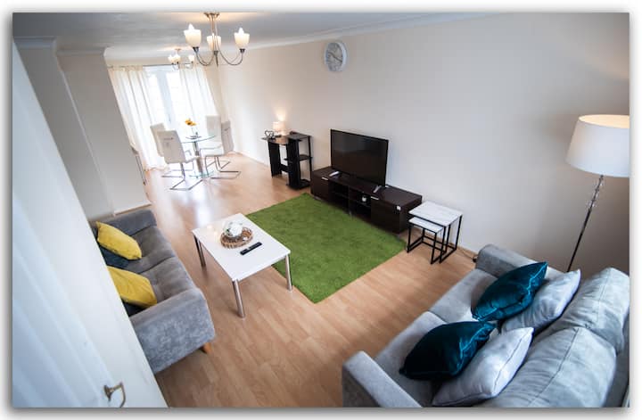 3 Bedroom (4 Beds), 1 Bath – Basingstoke, Hampshire, England, UK
