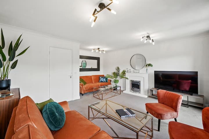 4 Bedroom (5 Beds), 3.5 Bath – Maidstone, Kent, England, UK