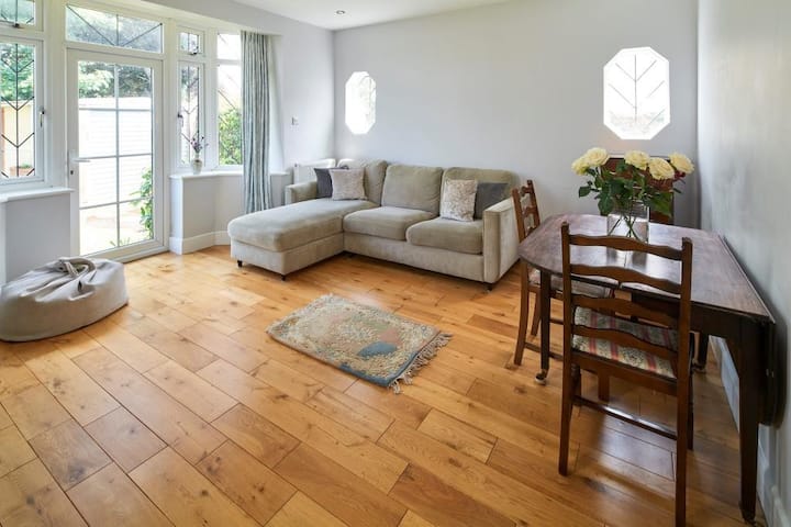 2 Bedroom (3 Beds), 1.5 Bath – Bournemouth, Dorset, England, UK