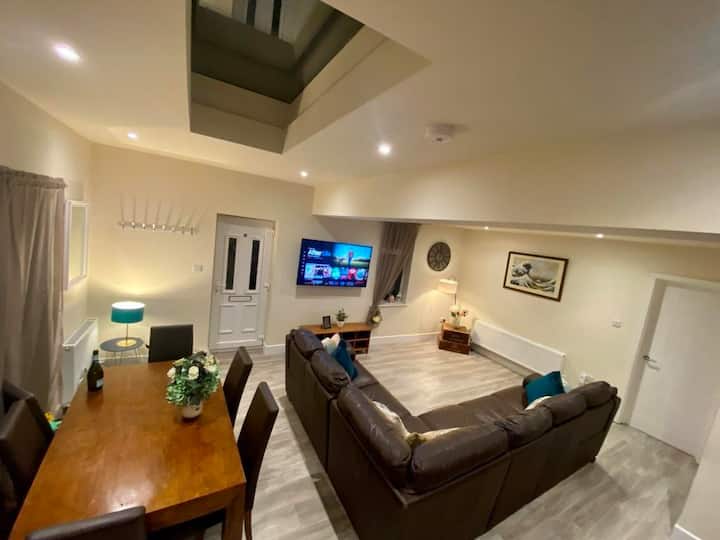 2 Bedroom (3 Beds), 1 Bath – Bournemouth, Dorset, England, UK
