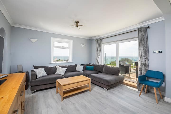 5 Bedroom (4 Beds), 4.5 Bath – Bournemouth, Dorset, England, UK