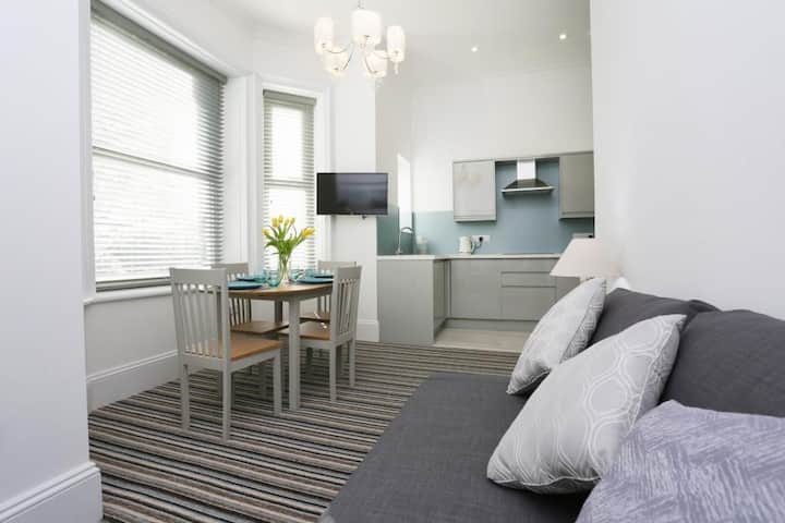1 Bedroom (2 Beds), 1 Bath – Bournemouth, Dorset, England, UK