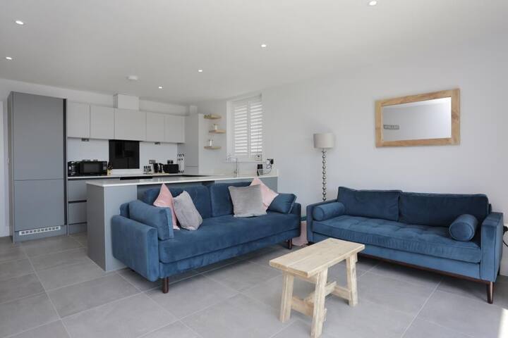 2 Bedroom (4 Beds), 2 Bath – Bournemouth, Dorset, England, UK