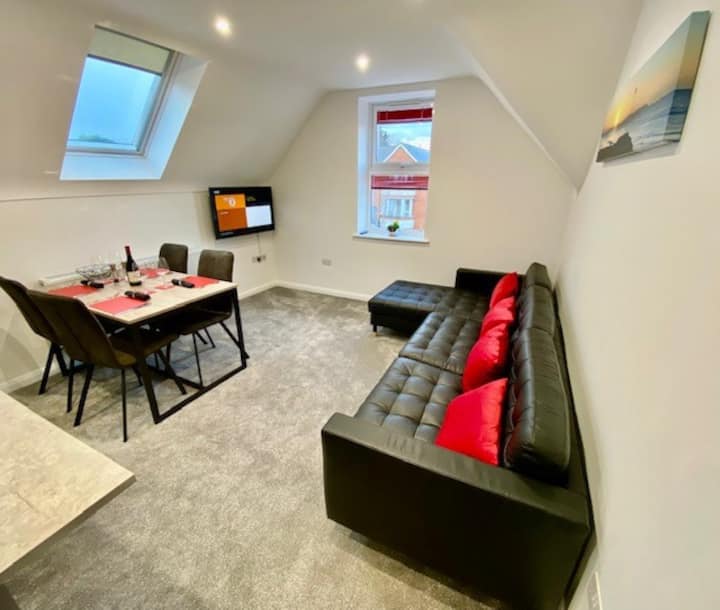 2 Bedroom (3 Beds), 1 Bath – Bournemouth, Dorset, England, UK