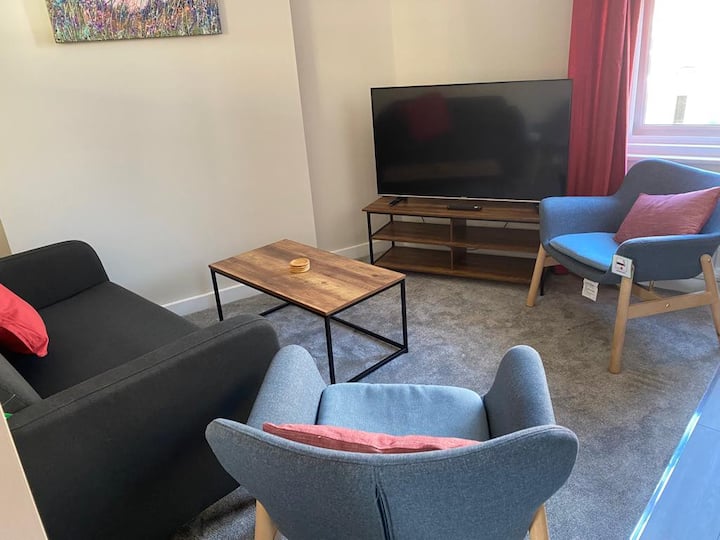 2 Bedroom (3 Beds), 1 Bath – Bournemouth, Dorset, England, UK
