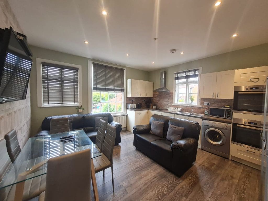 4 Bedroom (5 Beds), 4 Bathroom Penthouse Apartment Located In Derby, Derbyshire, England, UK
