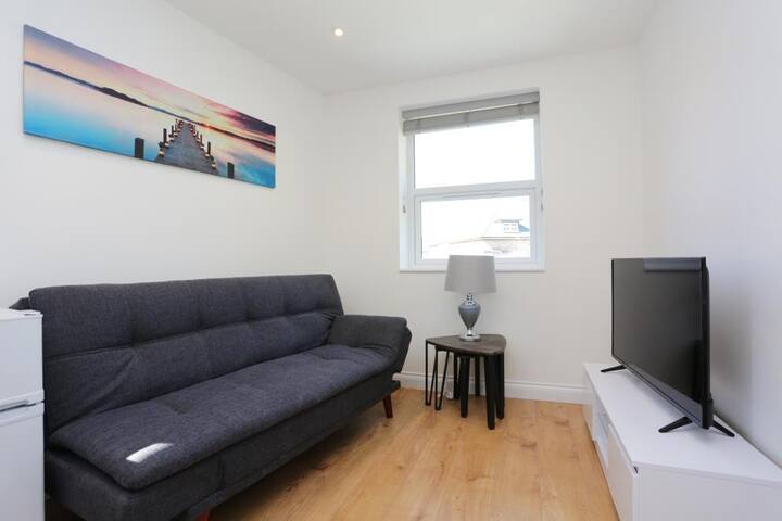 1 Bedroom (1 Beds), 1 Bath – Bournemouth, Dorset, England, UK