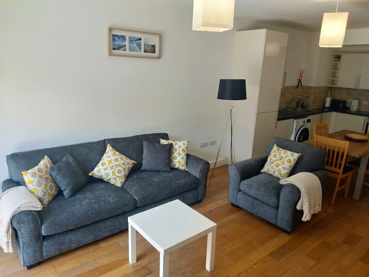 3 Bedroom (4 Beds), 1.5 Bath – Bournemouth, Dorset, England, UK